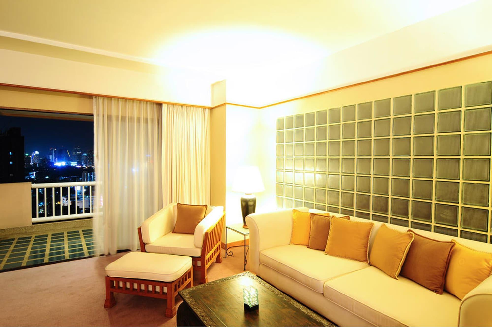 Pantip Suites Bangkok Exterior photo